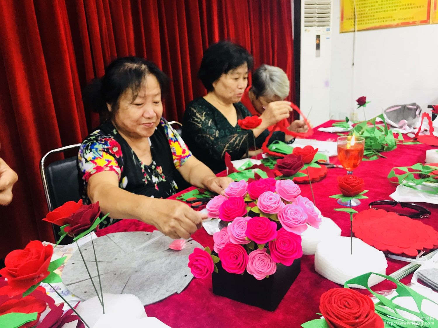 北三社区妇联举办庆教师节手工制作活动