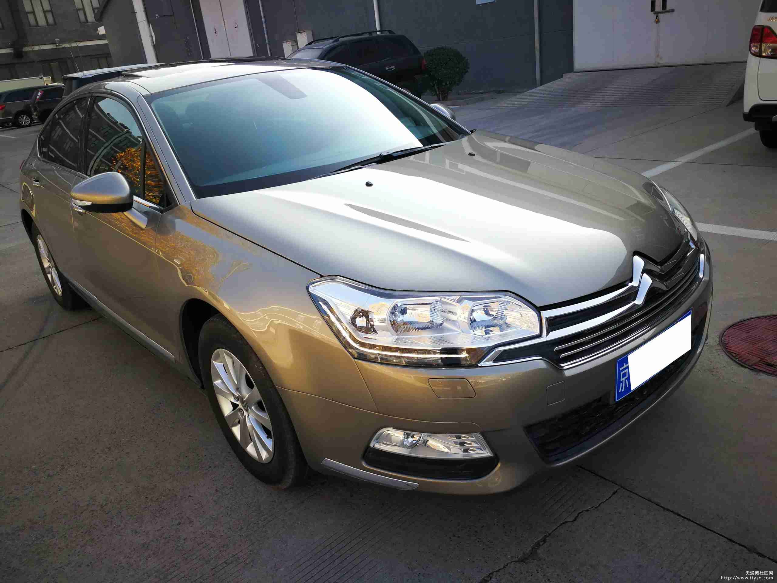 转2013年雪铁龙c5,2.0自动顶配,四万多公里,九九成新