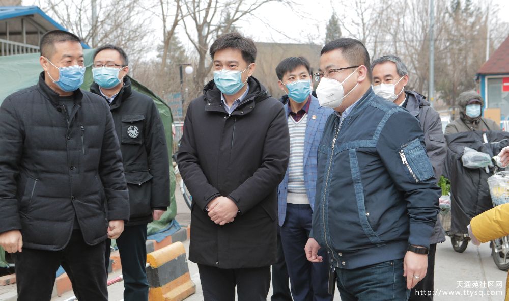 区委副书记谢文征关心天通苑社区组织之行