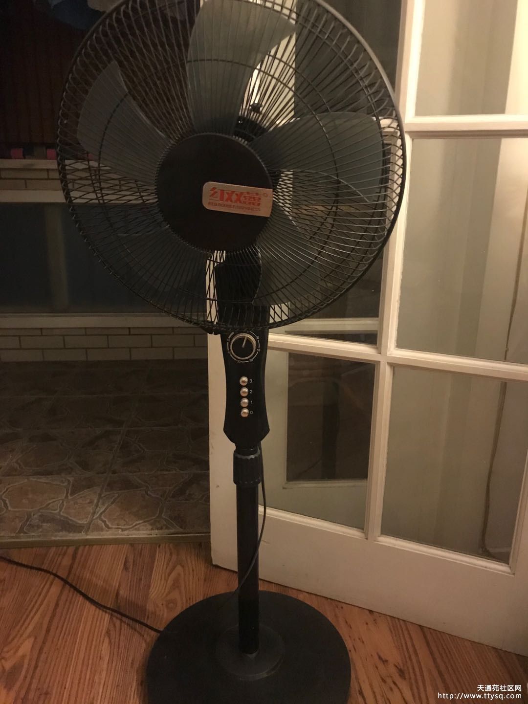 [家电] 红双喜九成新落地扇 60元